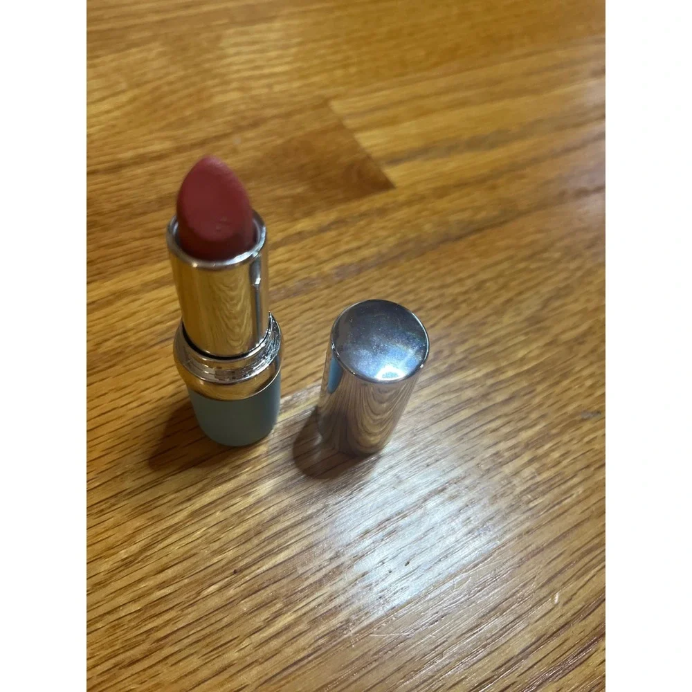 Discontinued Farmasi Matte Lipstick Long Lasting Moisturizing Full Coverage Red